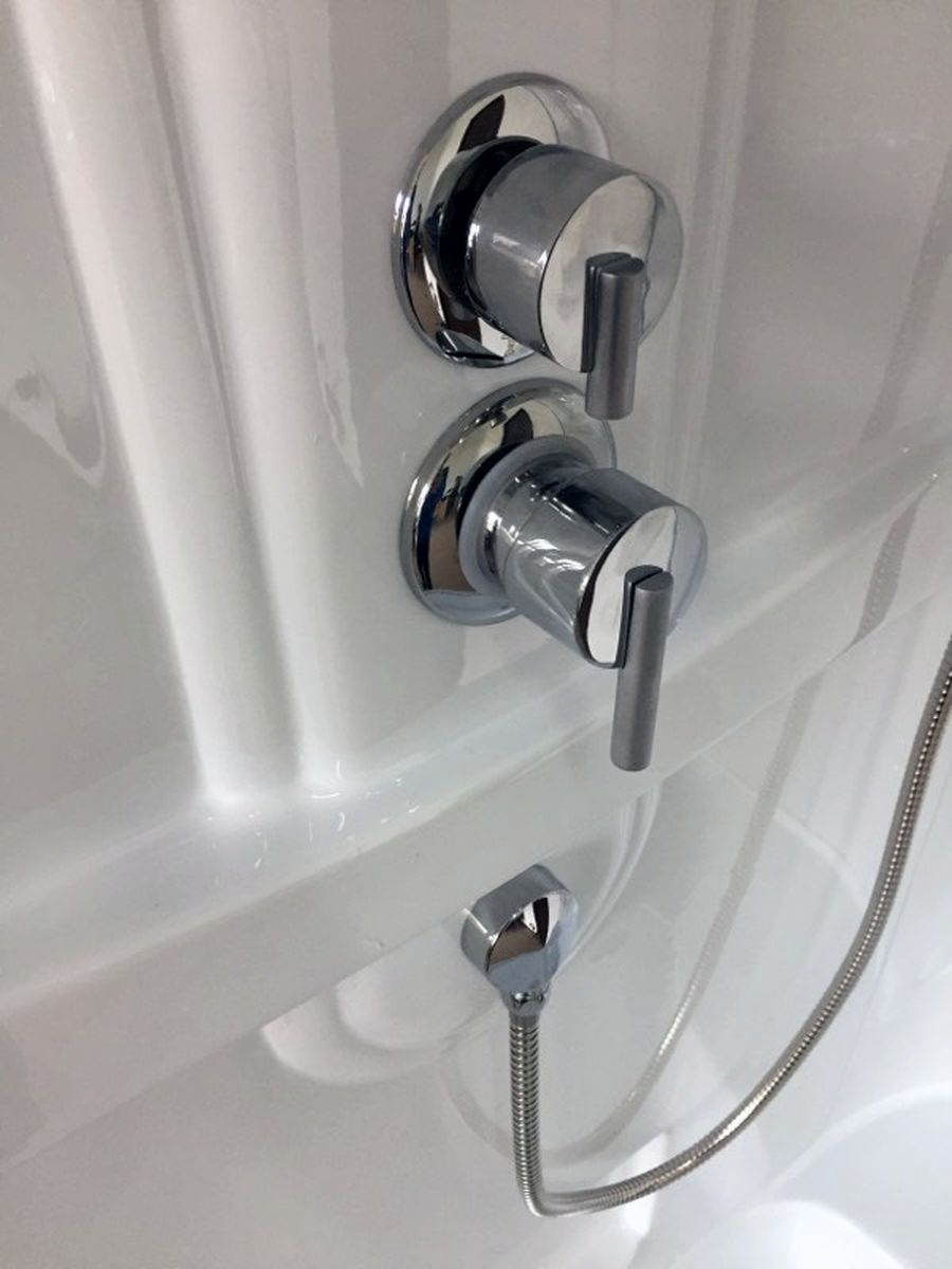 картинка Душевая кабина Royal Bath 8100BP1-M-CH (матовое) правая 100x80x217 