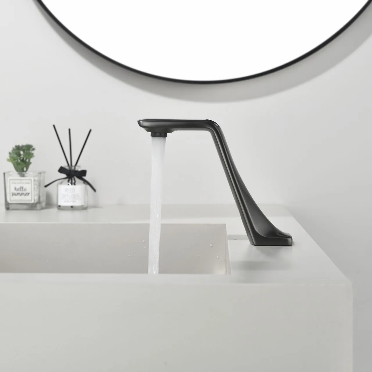 картинка Смеситель для раковины сенсорный Black&White GS-7102-GM 