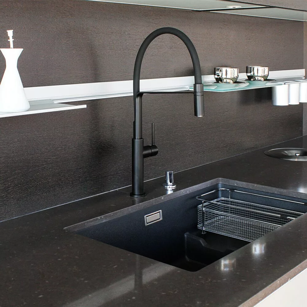 картинка Смеситель Clever Chef Slim Negro 60146 для кухонной мойки 