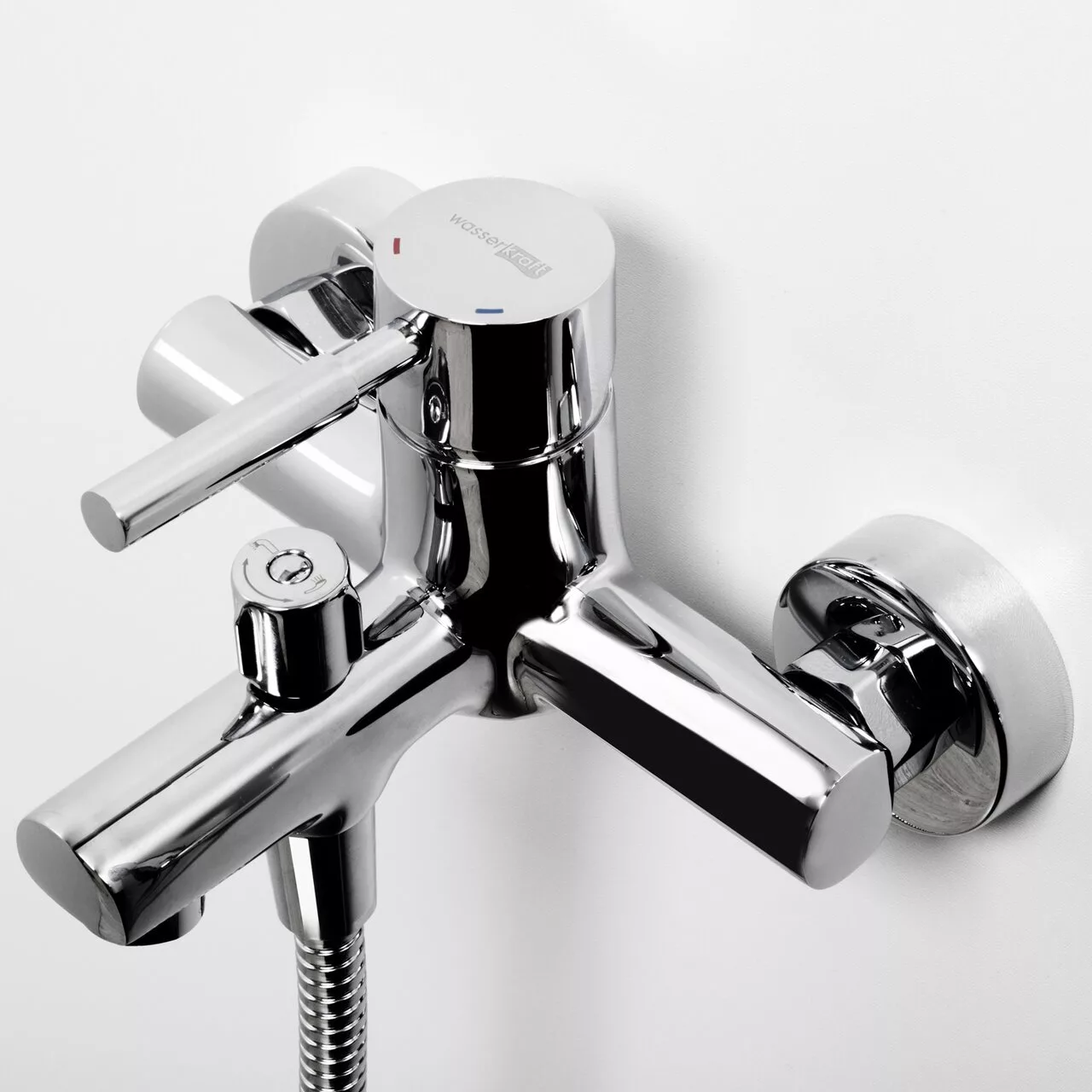 картинка Смеситель для ванны с коротким изливом WasserKRAFT Main 4101 