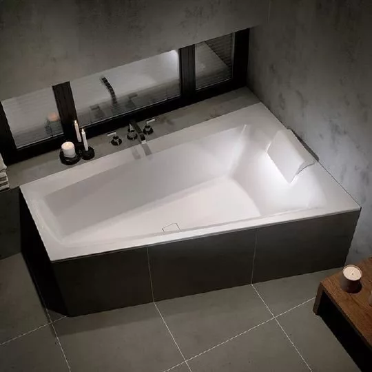 картинка Акриловая ванна Riho Still Smart L 170x110 с подголовником 