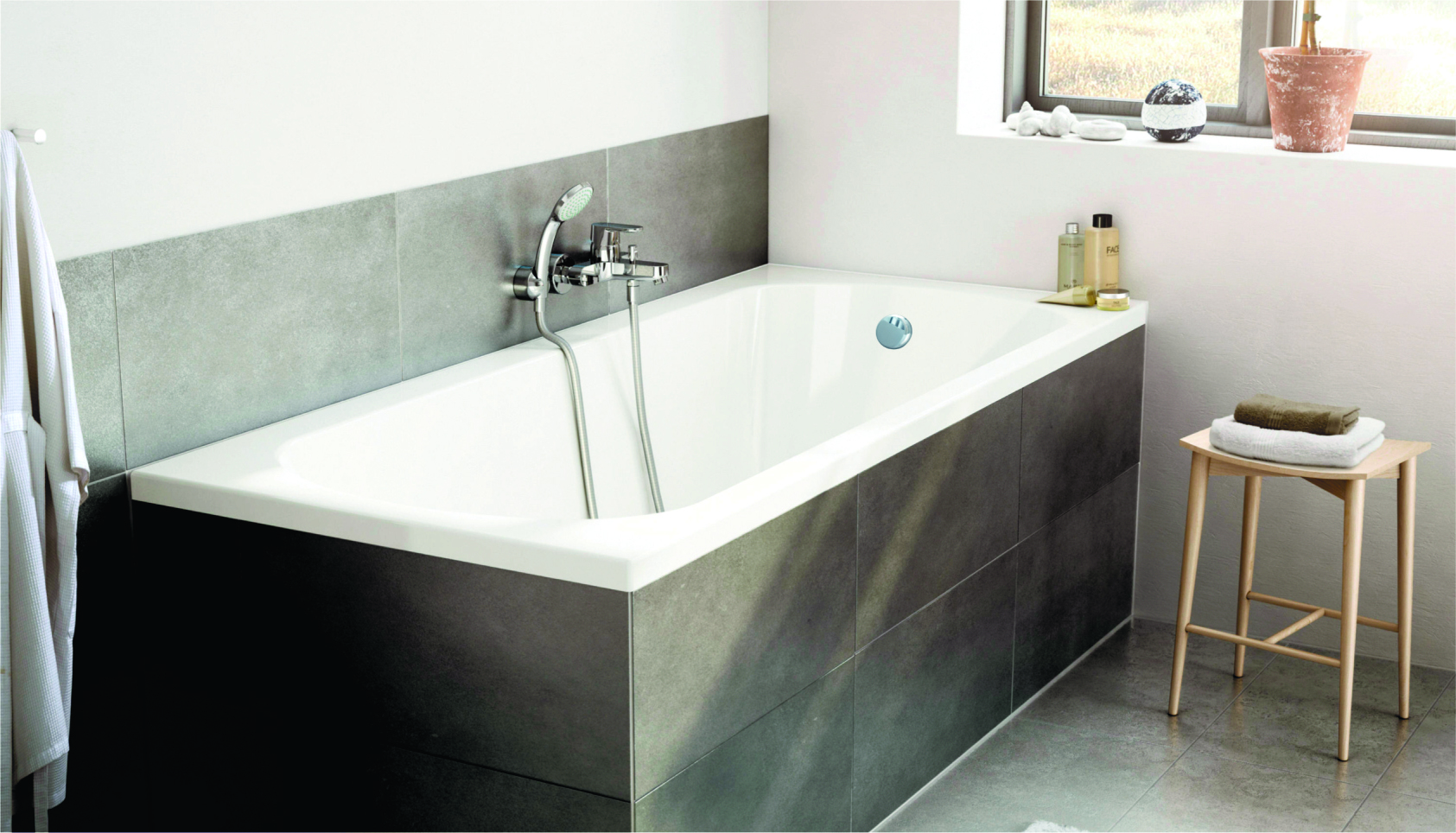 картинка Акриловая ванна Eurolux OBERONY 170x75 с каркасом, экраном и слив-переливом 