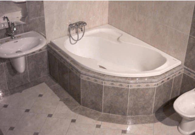 картинка Акриловая ванна Ravak Rosa I L 150 см с ножками CY55000000 