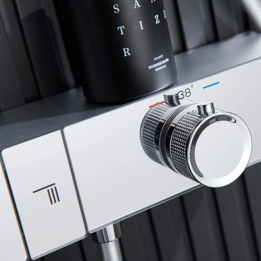 картинка Душевая стойка Black&White GH-9005N-C 